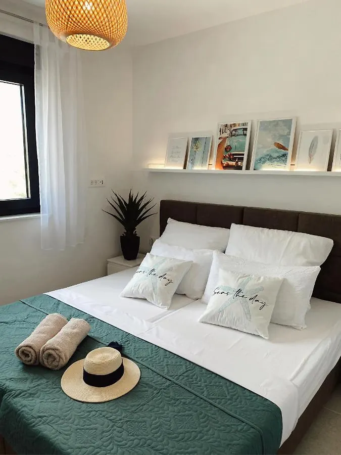 Apartment Agnes With 63 M2 Rooftop Terrace, Grill And Pool Okrug Gornji
