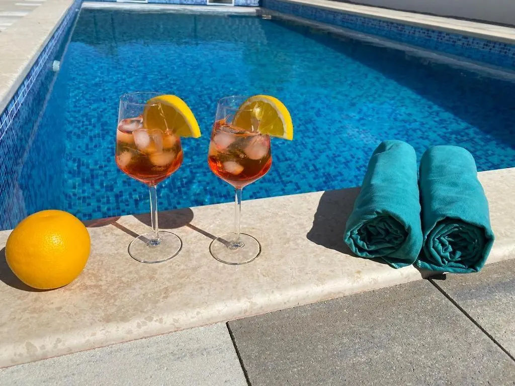 Apartment Agnes With 63 M2 Rooftop Terrace, Grill And Pool Okrug Gornji