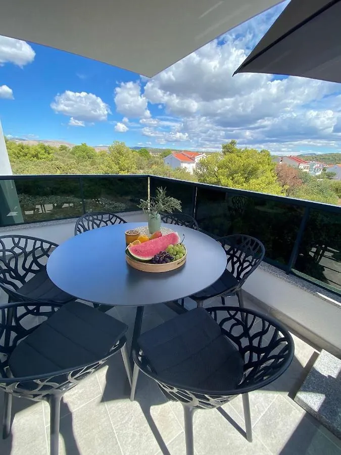 Apartment Agnes With 63 M2 Rooftop Terrace, Grill And Pool Okrug Gornji