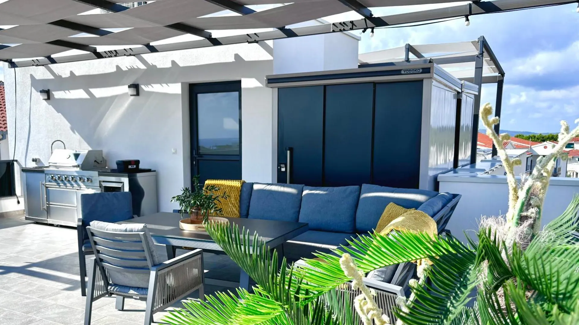 Apartment Agnes With 63 M2 Rooftop Terrace, Grill And Pool Okrug Gornji