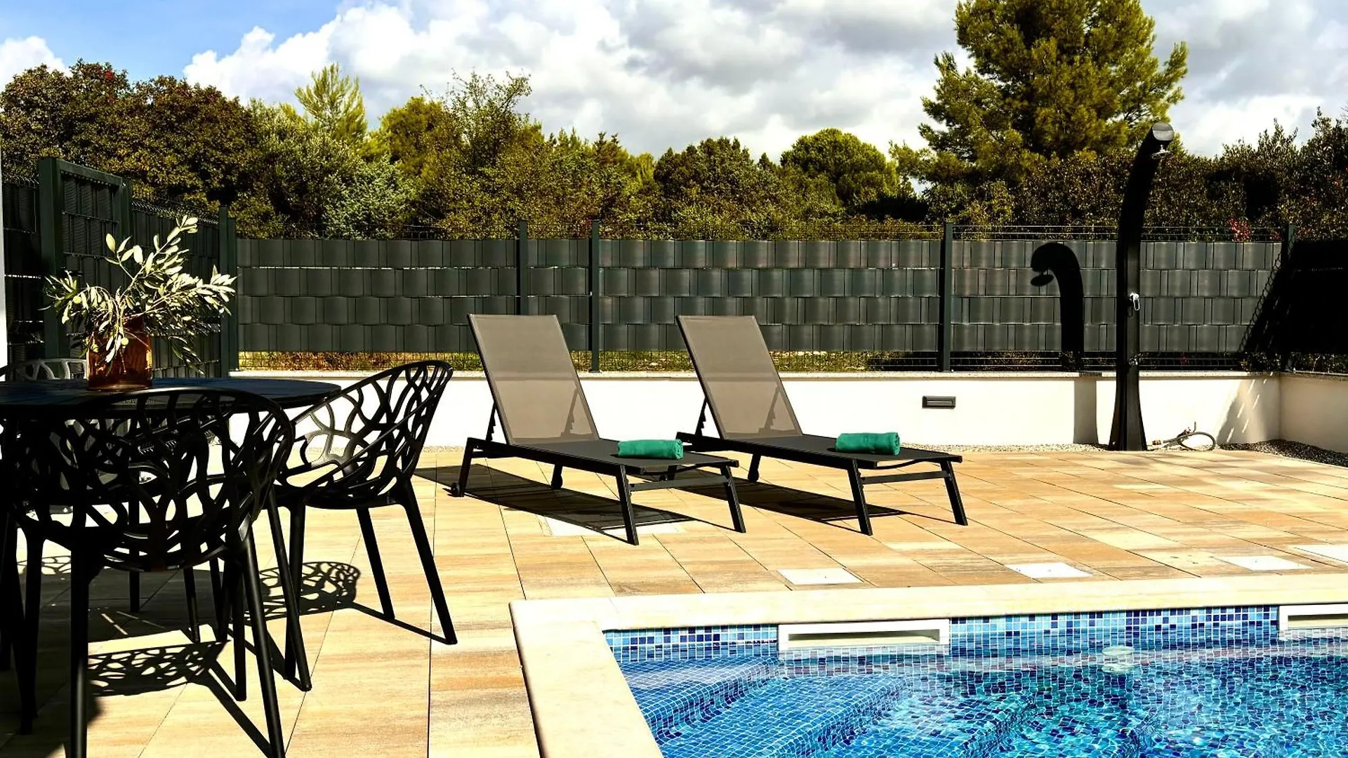 Apartment Agnes With 63 M2 Rooftop Terrace, Grill And Pool Okrug Gornji